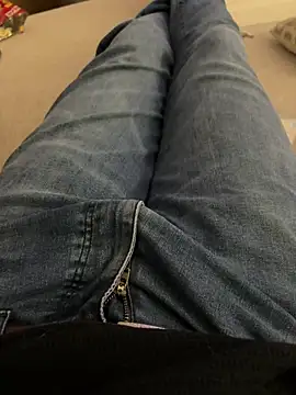 leroy9501 online show from April 2026 02:04:01 AM