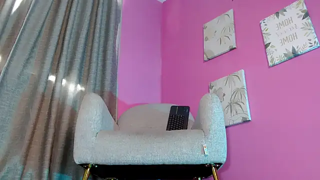 Snapshot of emily_ox0 chatting on June 2026 08:24:01 PM emily ox0 online show from June 2026 08:24:01 PM