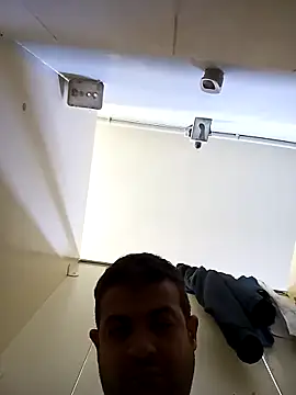 hassan8111 online show from April 2026 10:07:02 AM