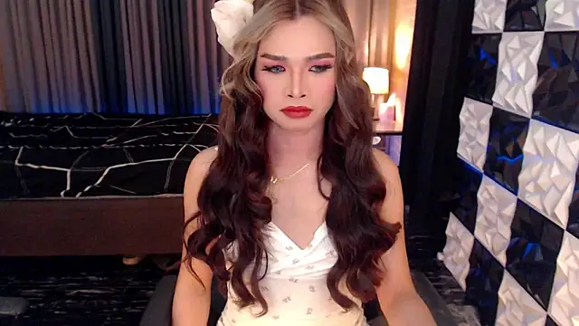 BigCockMaxineTS online show from November 2025 08:01:01 PM