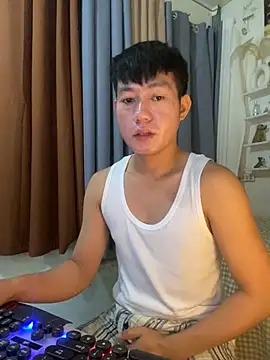 xshyboyx online show from February 2026 03:00:02 AM