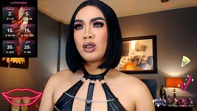 FridaHumphrey online show from September 2025 05:03:01 PM