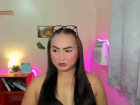 hella queen online show from January 2026 05:27:02 PM