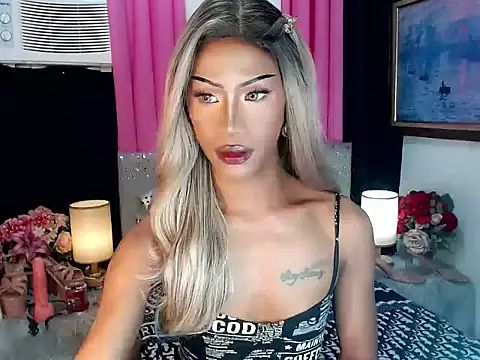 sassylatina online show from April 2026 04:40:01 PM