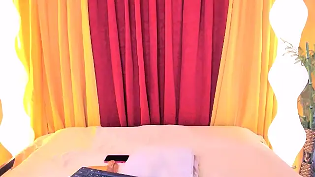 AthenaKeller online show from November 2025 06:30:01 PM