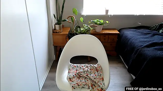 Snapshot of MoonBalloons chatting on August 2026 06:21:01 PM MoonBalloons online show from August 2026 06:21:01 PM