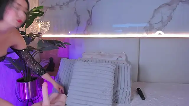 ValSmith  online show from December 2025 03:56:02 AM