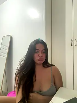 Snapshot of urasianlady chatting on October 2025 04:09:01 PM urasianlady online show from October 2025 04:09:01 PM