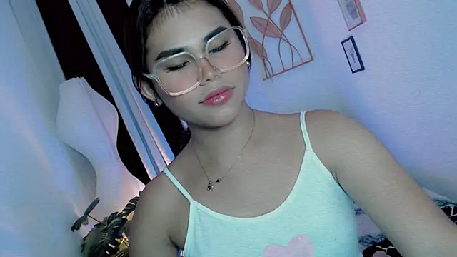 Snapshot of PrettyBlythes_TS chatting on May 2026 03:53:02 PM PrettyBlythes TS online show from May 2026 03:53:02 PM