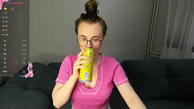 MewStella online show from December 2025 12:16:01 AM