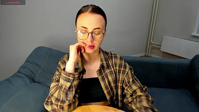 MewStella online show from May 2026 03:31:02 PM