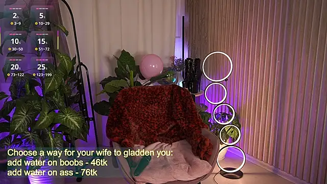 Snapshot of LauraWifeness chatting on October 2025 05:50:02 AM LauraWifeness online show from October 2025 05:50:02 AM