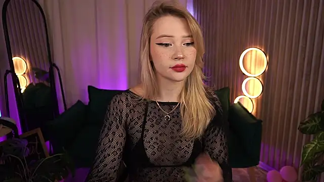 LauraWifeness online show from April 2026 06:38:01 AM