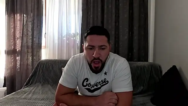 Gold Alpha Boy online show from October 2025 01:11:02 PM