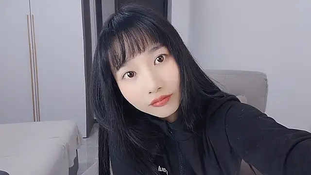 Lisa-3333 online show from November 2025 01:43:01 PM