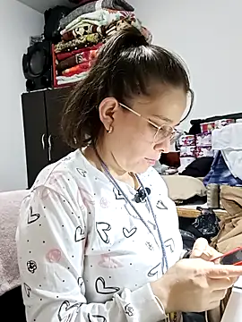 Isabella5 Brown  online show from October 2025 06:52:02 PM