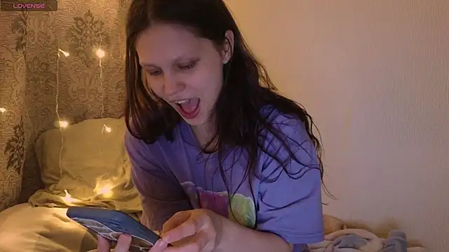 Snapshot of Lunliss chatting on February 2026 12:04:02 AM Lunliss online show from February 2026 12:04:02 AM