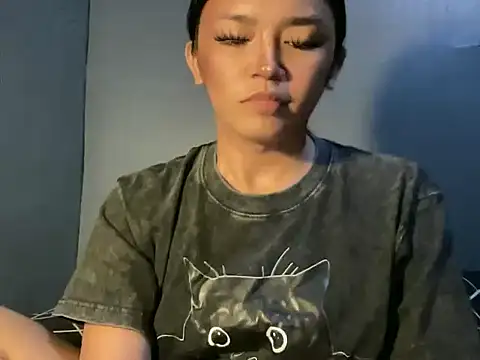 Claudia Johnson online show from December 2025 05:35:02 AM