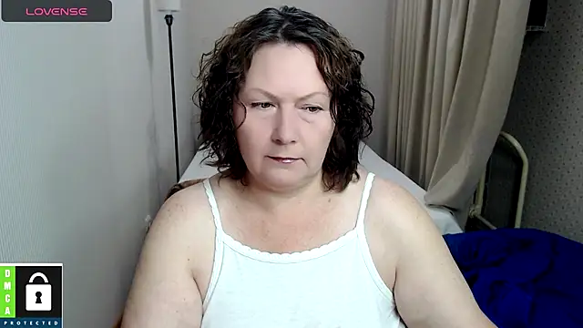 Snapshot of milf_hornys chatting on September 2025 04:44:02 PM milf hornys online show from September 2025 04:44:02 PM