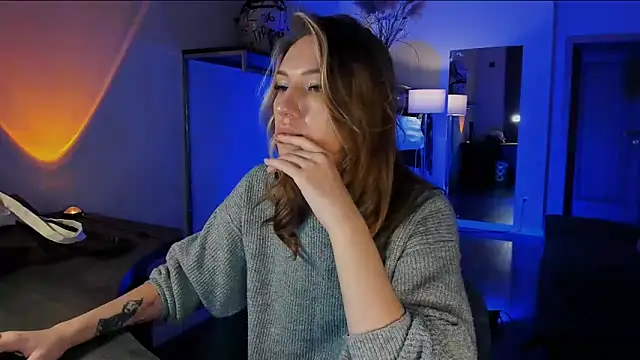 MariGven online show from November 2025 01:44:02 PM