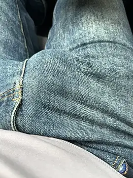 Snapshot of Cruel00 chatting on October 2025 09:43:01 AM Cruel00 online show from October 2025 09:43:01 AM