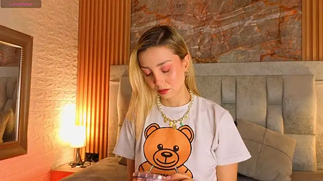 Snapshot of miaroldan chatting on November 2025 05:44:02 PM miaroldan online show from November 2025 05:44:02 PM