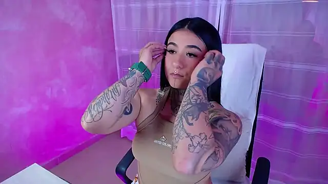 Adri Tatto  online show from October 2025 08:31:01 PM