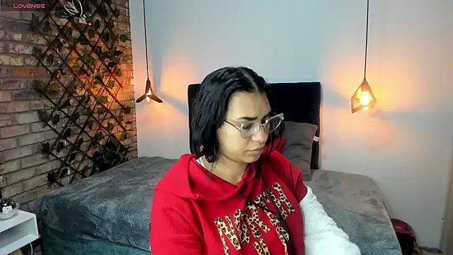 Lia Blake  online show from March 2026 12:01:02 PM