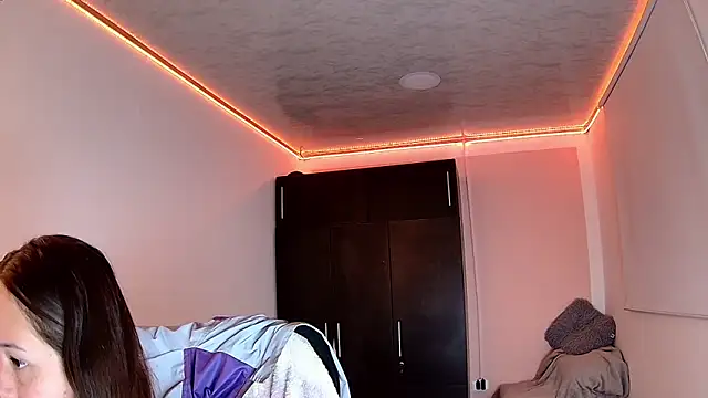 Snapshot of Violet_moon24 chatting on October 2025 11:08:02 AM Violet moon24 online show from October 2025 11:08:02 AM