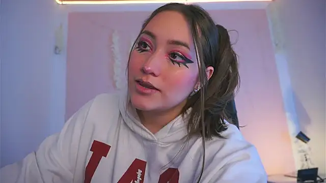 Snapshot of Violet_moon24 chatting on November 2025 10:01:02 PM Violet moon24 online show from November 2025 10:01:02 PM