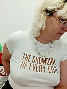 VikaKing online show from November 2025 09:48:01 PM