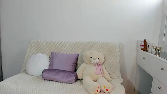 Snapshot of miaravel_ chatting on December 2025 05:52:01 PM miaravel online show from December 2025 05:52:01 PM