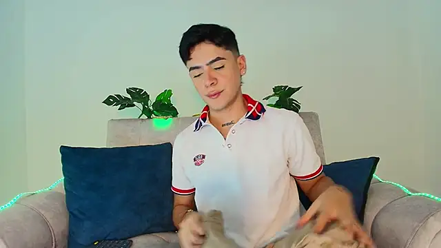 CamiiGuzmanX online show from September 2025 08:19:01 PM