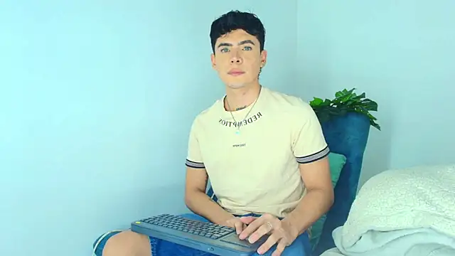 CamiiGuzmanX online show from November 2025 09:36:01 PM