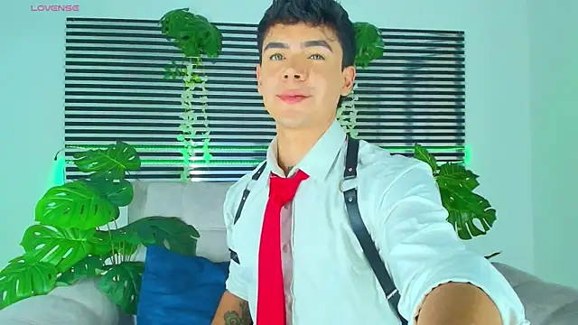 CamiiGuzmanX online show from April 2026 09:30:02 PM