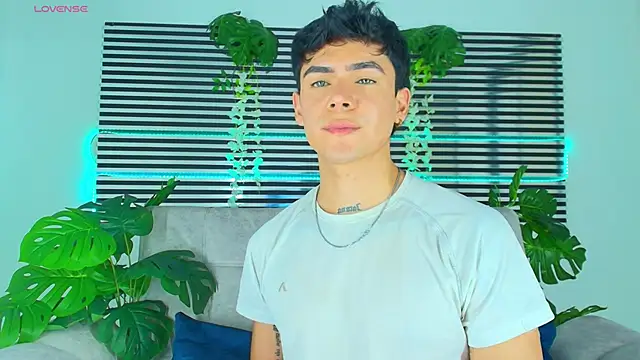 CamiiGuzmanX online show from April 2026 08:43:01 PM