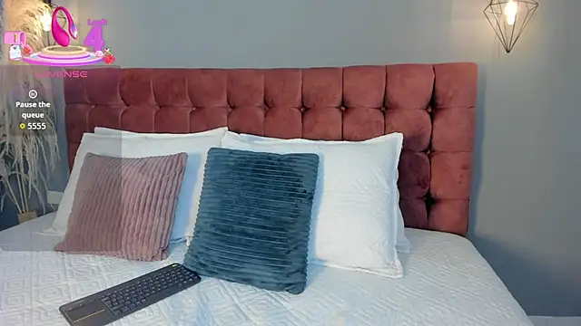 Snapshot of Tania_77_ chatting on October 2025 12:34:02 PM Tania 77 online show from October 2025 12:34:02 PM