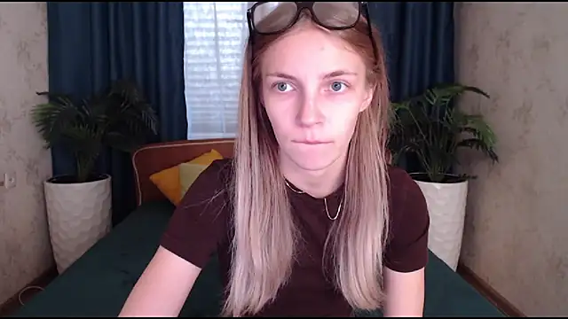 HitGyrl online show from October 2025 08:01:01 AM