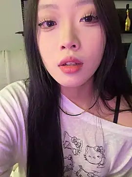 tuzi5201314 online show from December 2025 05:24:02 AM