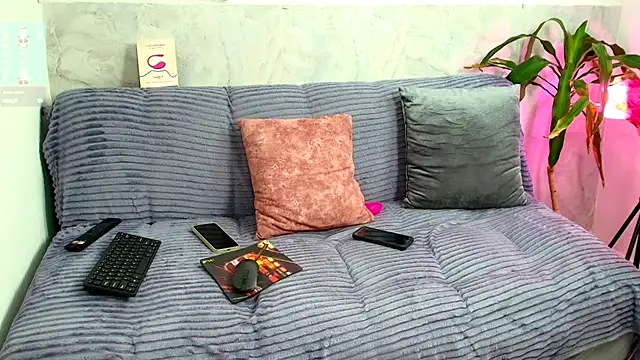 Luna logan online show from November 2025 03:52:01 AM