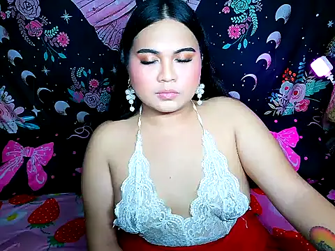 Snapshot of YourThicc_bella chatting on May 2026 04:48:02 PM YourThicc bella online show from May 2026 04:48:02 PM