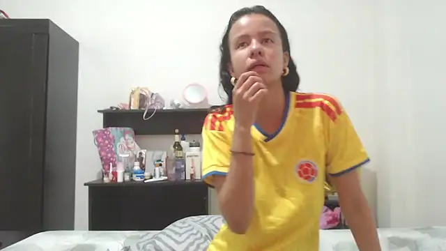 Snapshot of nathaly_jones_ chatting on June 2026 12:18:02 PM nathaly jones online show from June 2026 12:18:02 PM
