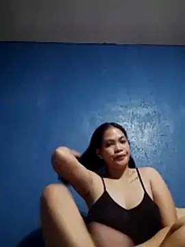 Snapshot of missluvv chatting on February 2026 01:42:02 PM missluvv online show from February 2026 01:42:02 PM