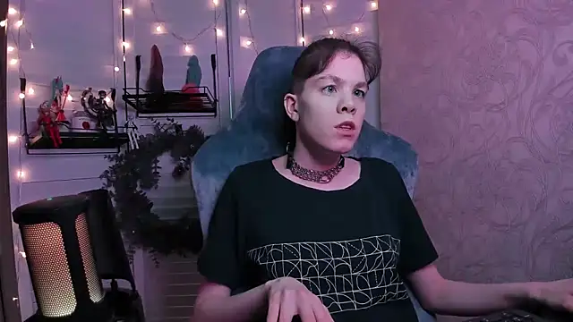 Snapshot of aestheticbeing chatting on December 2025 12:44:02 PM aestheticbeing online show from December 2025 12:44:02 PM