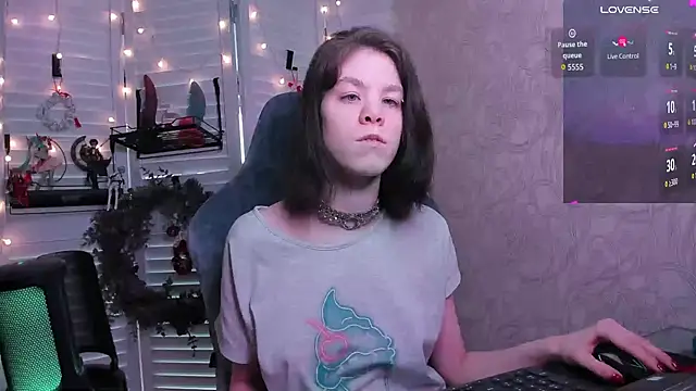 Snapshot of aestheticbeing chatting on February 2026 12:04:01 PM aestheticbeing online show from February 2026 12:04:01 PM