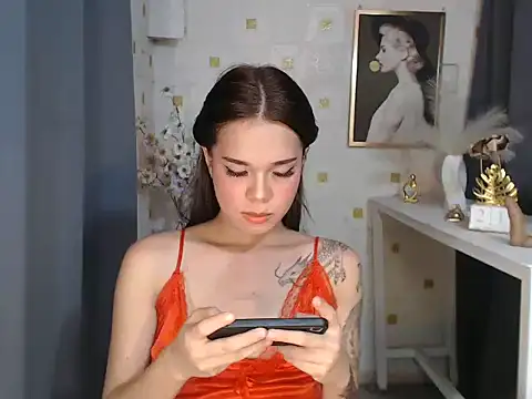 Colette Thompson online show from June 2026 06:34:02 AM