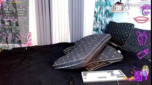 extremeLian online show from September 2025 01:18:02 AM