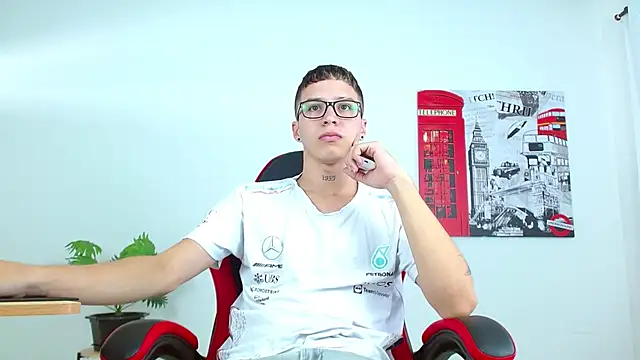 Cumandres18 online show from September 2025 01:55:01 PM