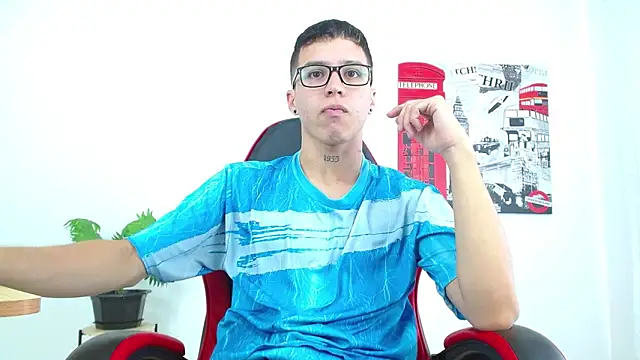 Cumandres18 online show from September 2025 01:58:02 PM