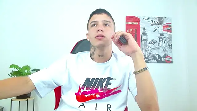 Cumandres18 online show from January 2026 06:22:02 PM